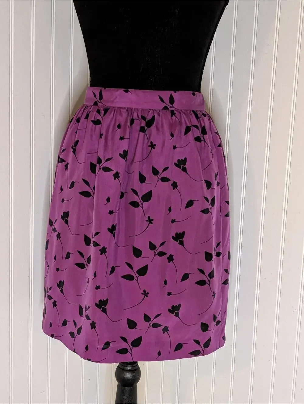 Brooks Brothers 100% Silk Skirt Magenta Violet Botanical Leaf Line Size 8